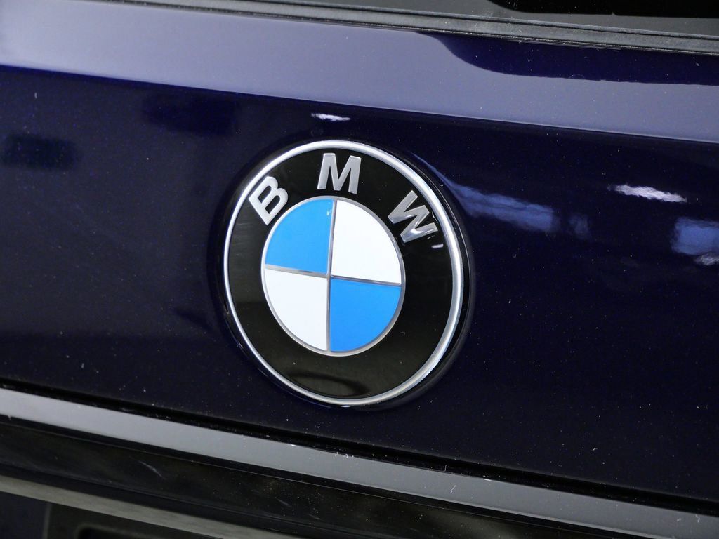 Thumbnail: 2026 BMW X7 - 13