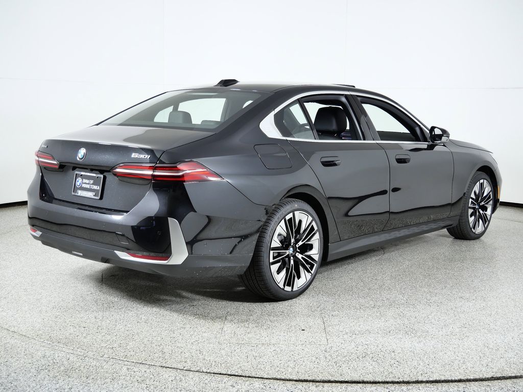 Thumbnail: 2026 BMW 5 Series - 9