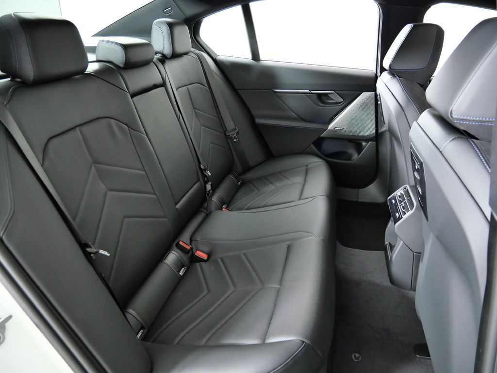 Thumbnail: 2026 BMW i5 - 25