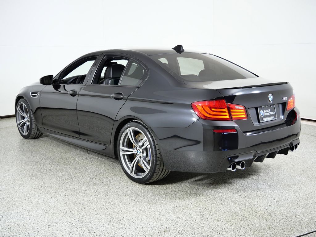 Thumbnail: 2013 BMW M5 - 14
