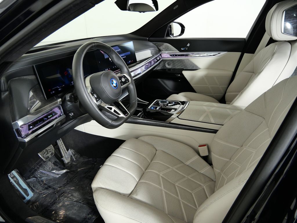 Thumbnail: 2023 BMW i7 - 35