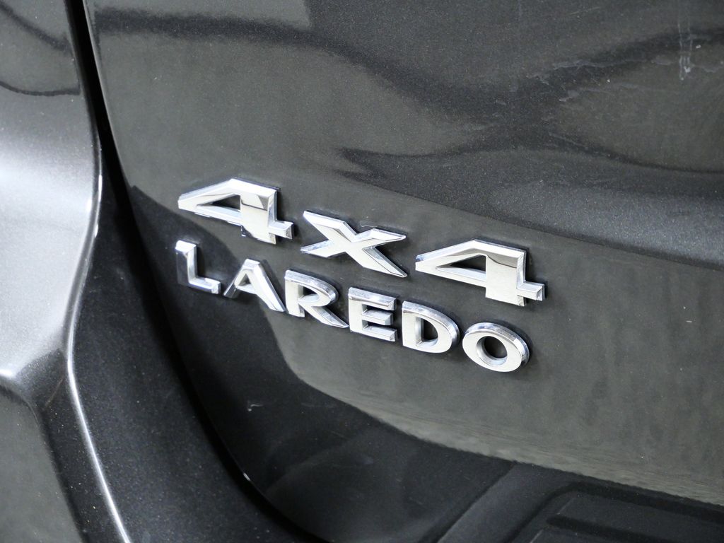 Thumbnail: 2011 Jeep Grand Cherokee - 13