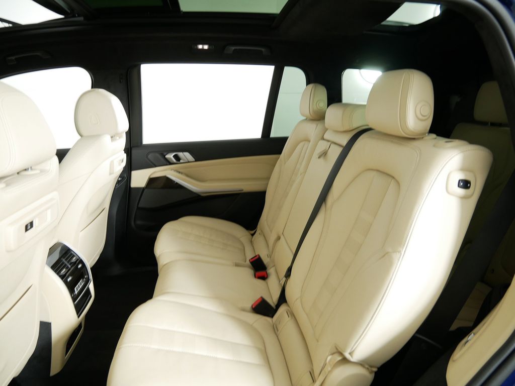 Thumbnail: 2021 BMW X7 - 31