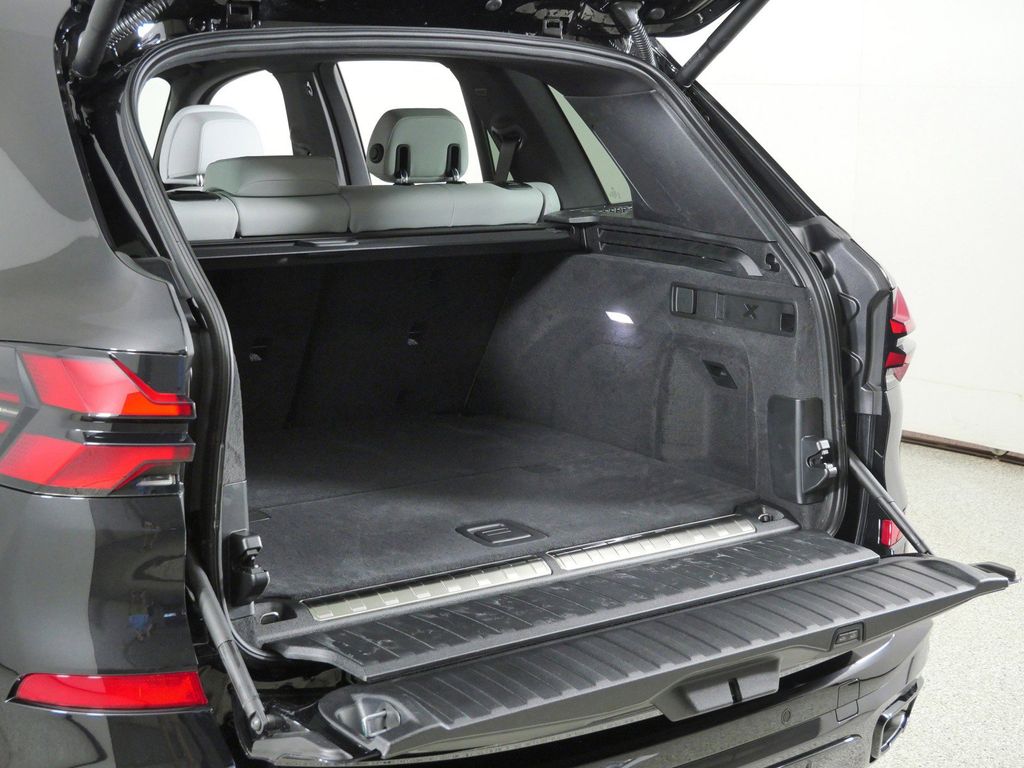 Thumbnail: 2026 BMW X5 - 29