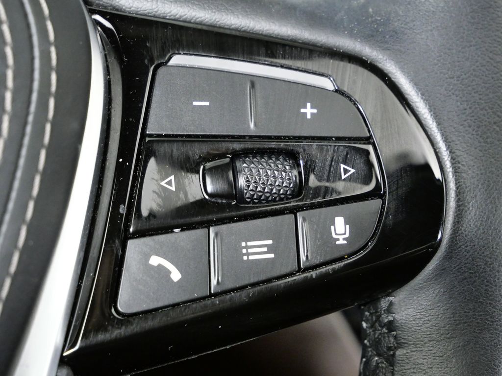 Thumbnail: 2023 BMW 5 Series - 46