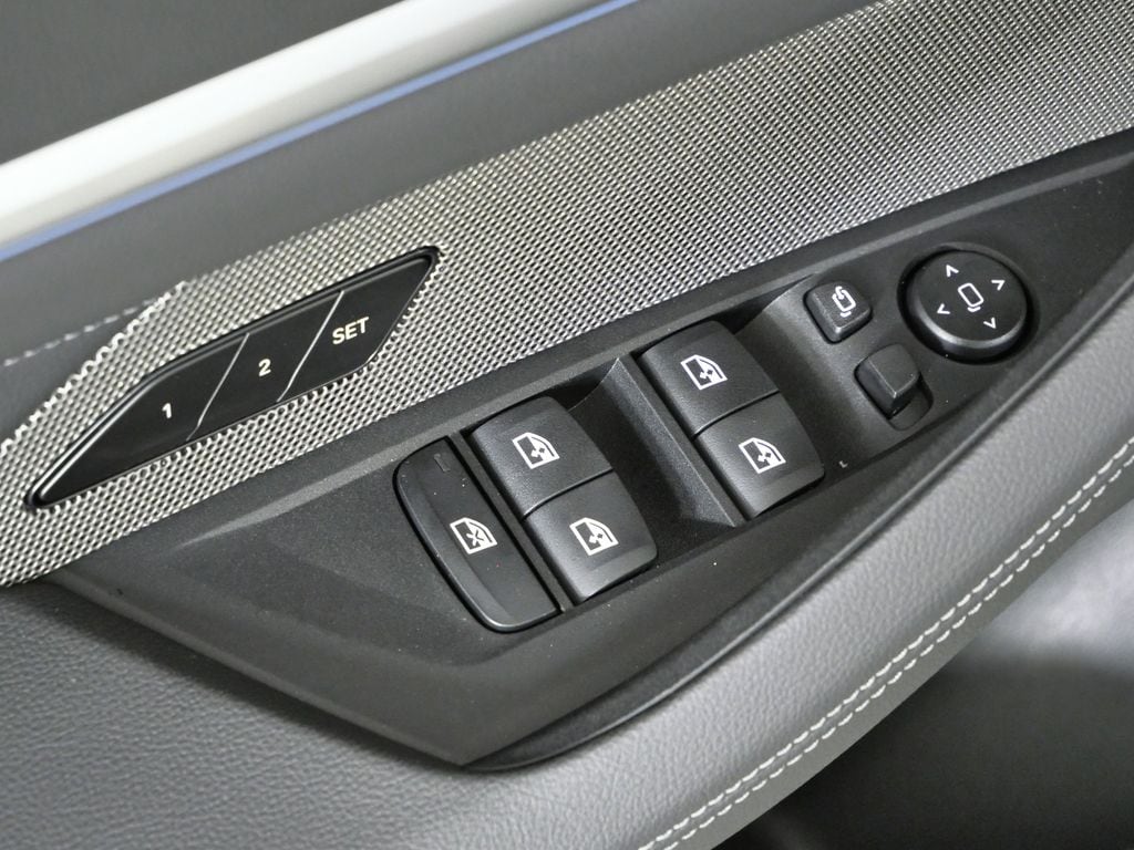 Thumbnail: 2025 BMW i4 - 35