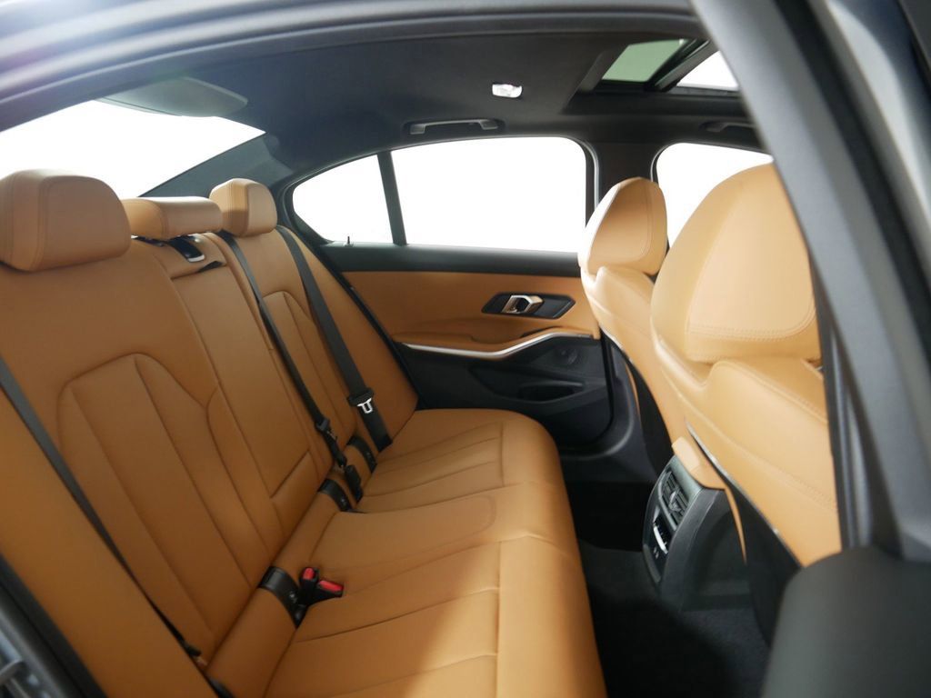 Thumbnail: 2025 BMW 3 Series - 26