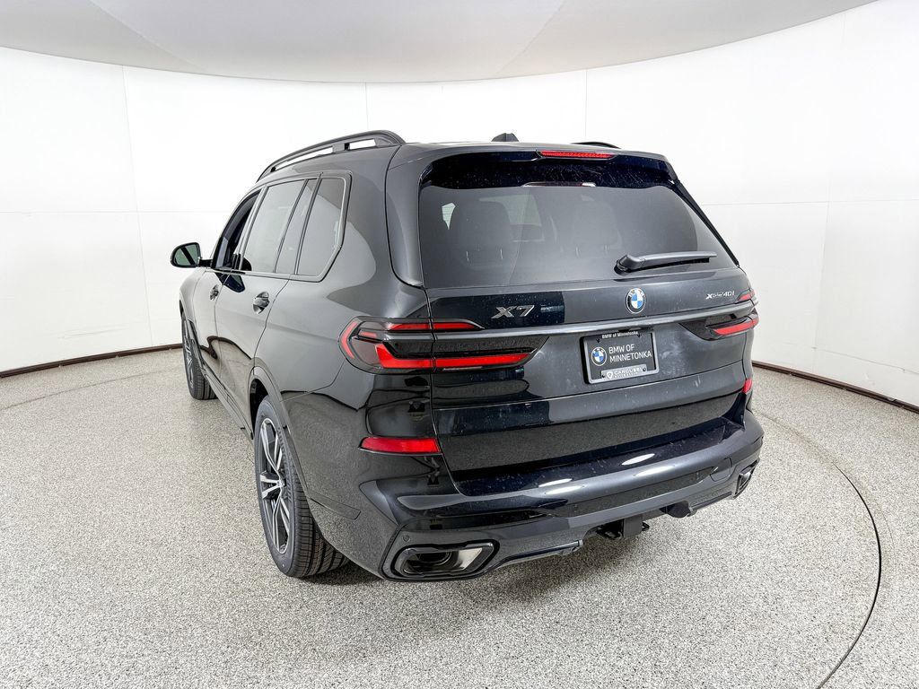 Thumbnail: 2026 BMW X7 - 13