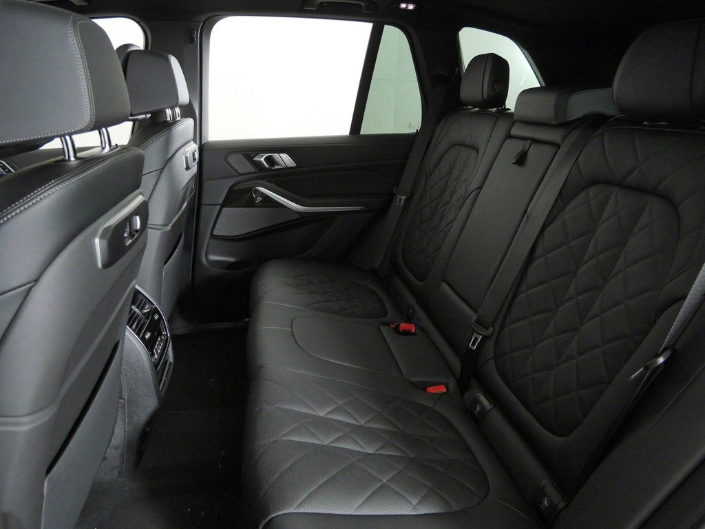 Thumbnail: 2026 BMW X5 - 33
