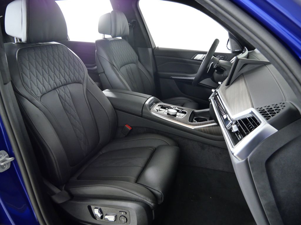 Thumbnail: 2026 BMW X7 - 21