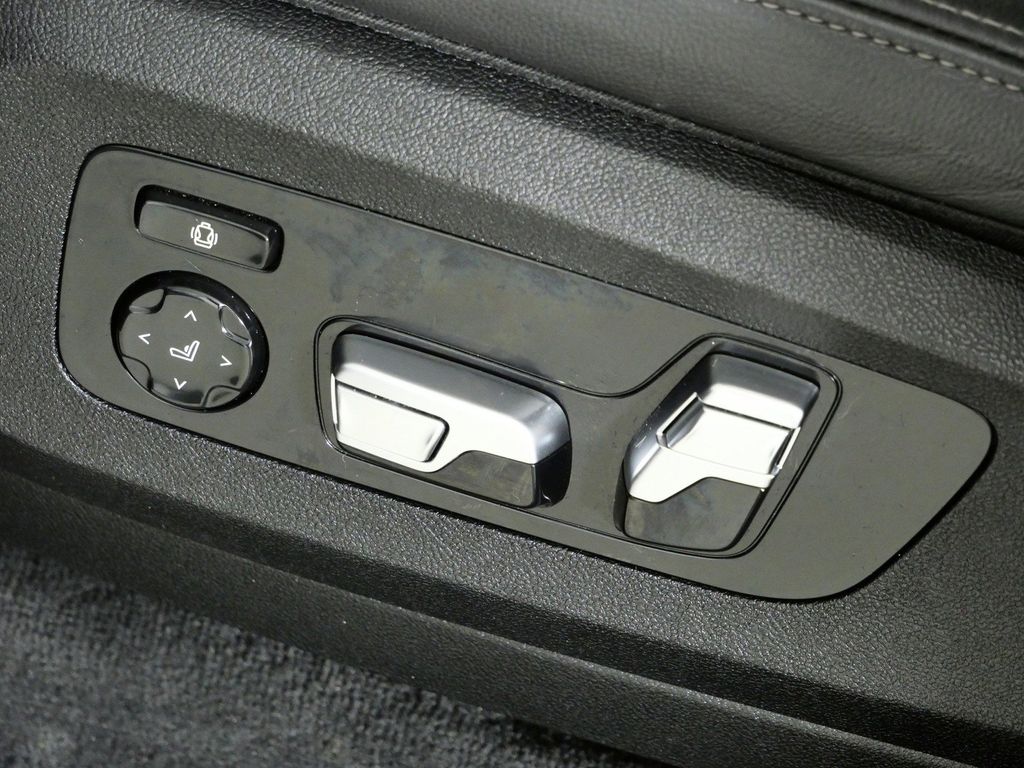 Thumbnail: 2021 BMW X7 - 41
