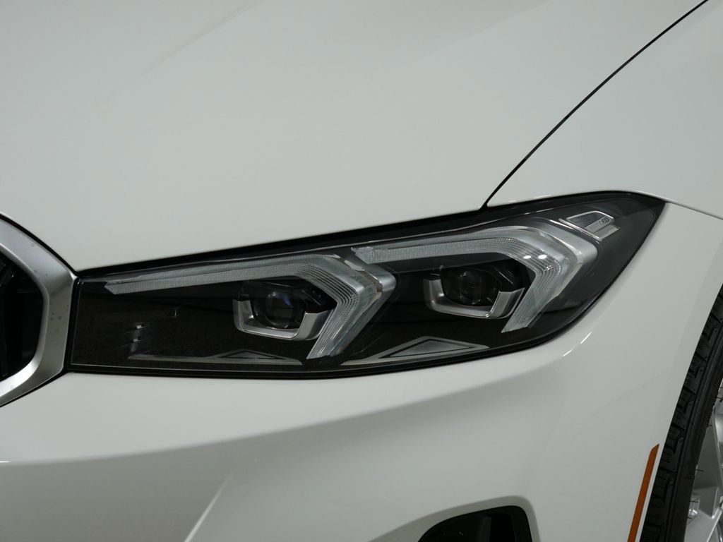 Thumbnail: 2025 BMW 3 Series - 18