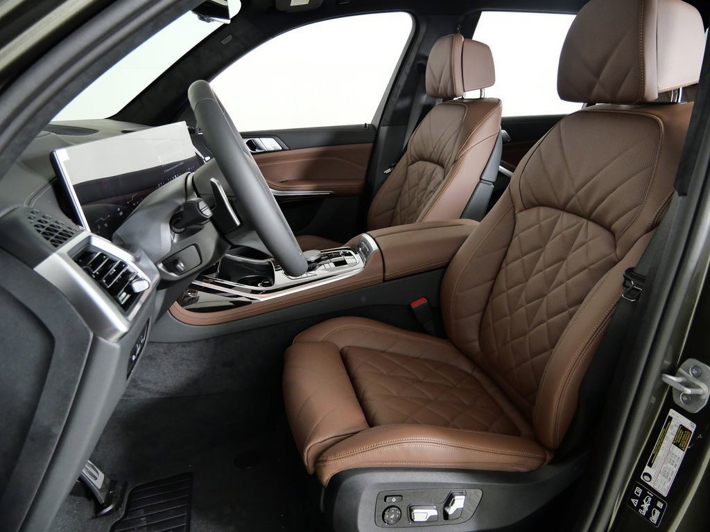 Thumbnail: 2026 BMW X7 - 40
