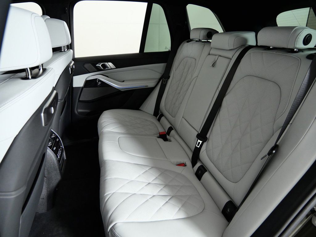 Thumbnail: 2026 BMW X5 - 33