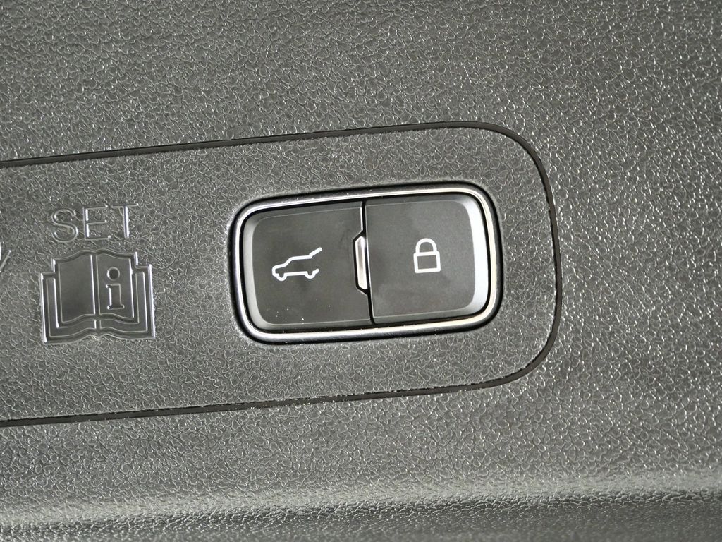 Thumbnail: 2023 Lincoln Aviator - 29