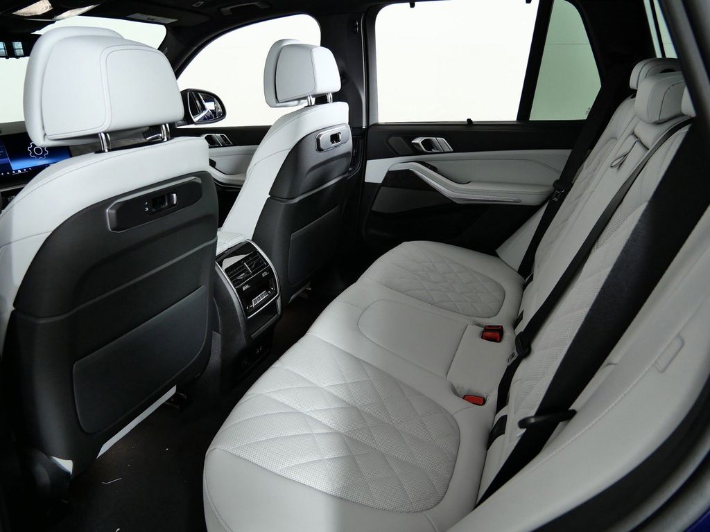 Thumbnail: 2026 BMW X5 - 31