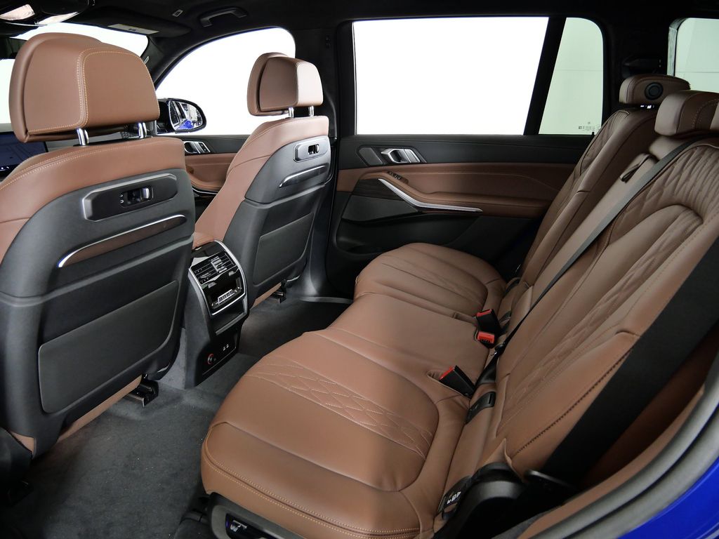 Thumbnail: 2026 BMW X7 - 32