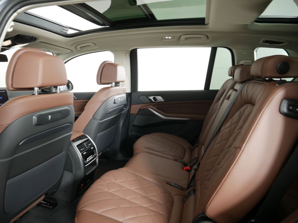2025 BMW X7 xDrive40i 30