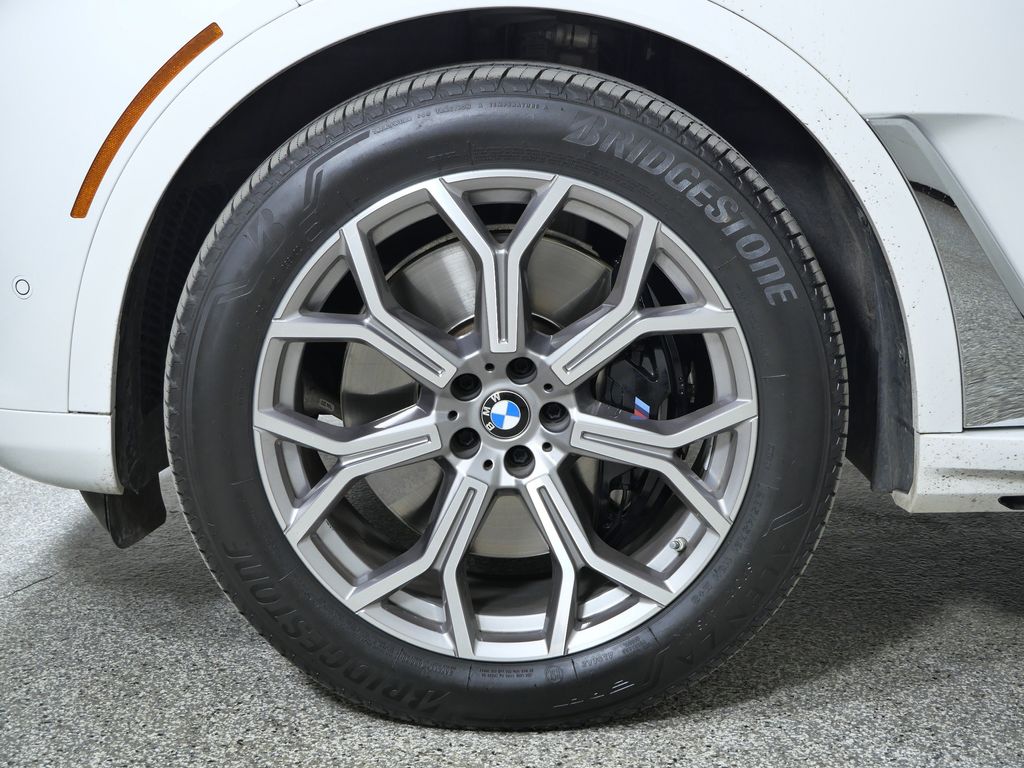 Thumbnail: 2022 BMW X7 - 21