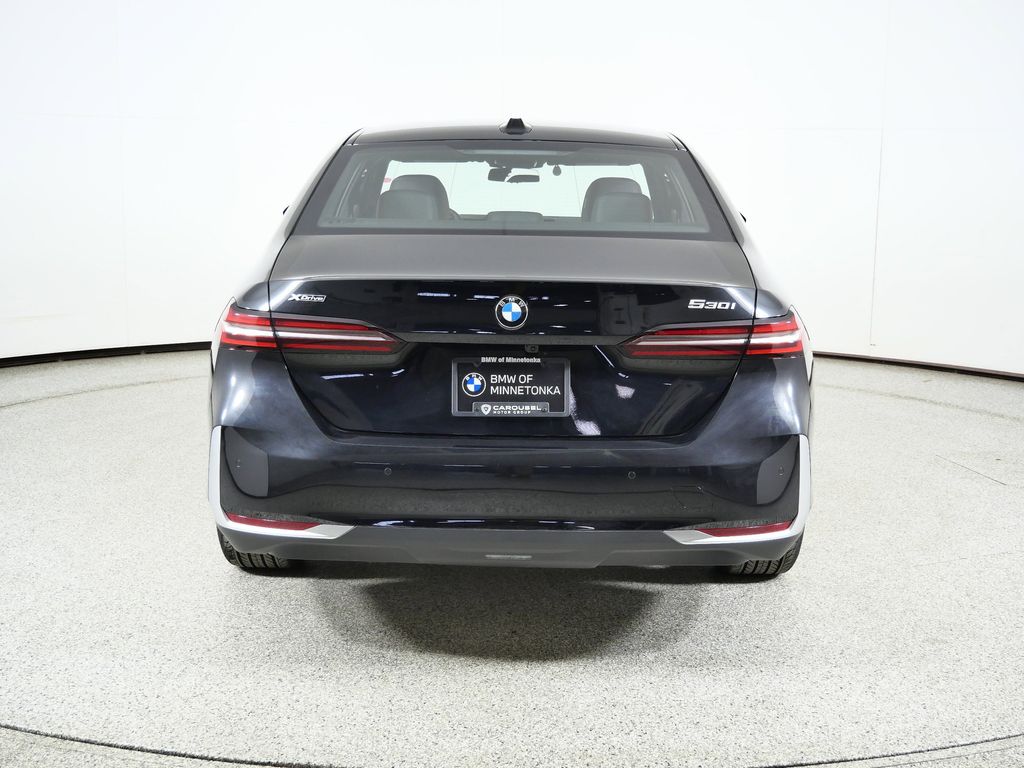 Thumbnail: 2026 BMW 5 Series - 10