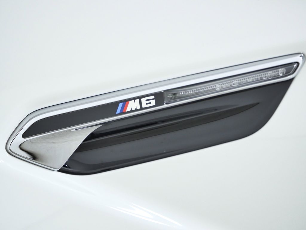 Thumbnail: 2015 BMW M6 - 14