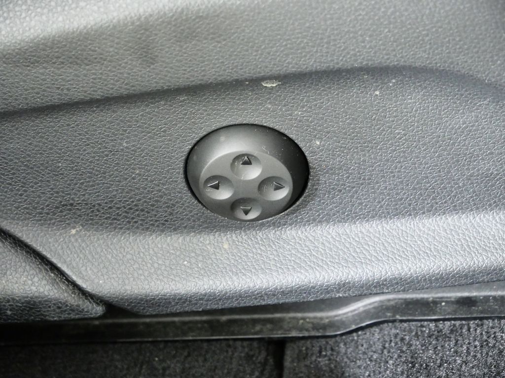 Thumbnail: 2021 Mercedes-Benz GLC - 23