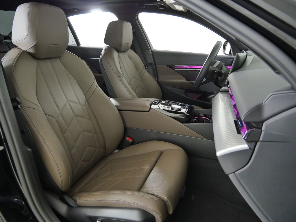 Thumbnail: 2026 BMW i5 - 26