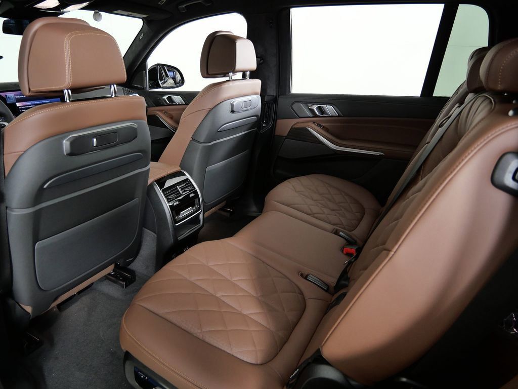 Thumbnail: 2026 BMW X7 - 36