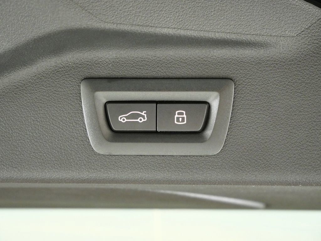 Thumbnail: 2026 BMW X7 - 32