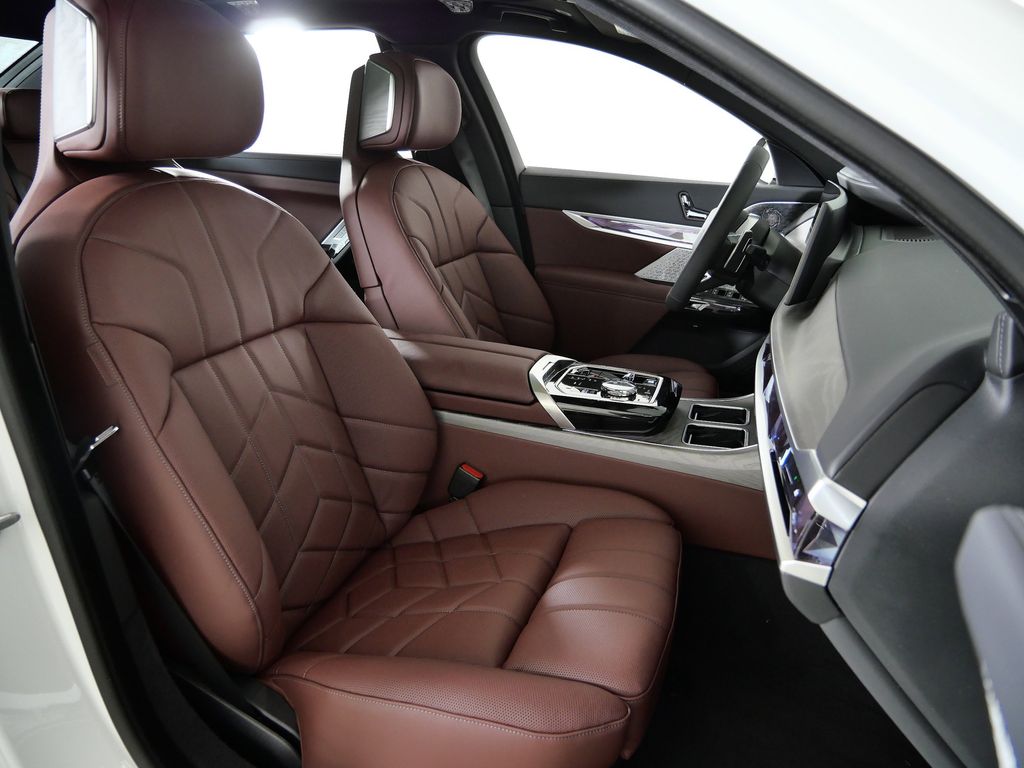 Thumbnail: 2026 BMW 7 Series - 23