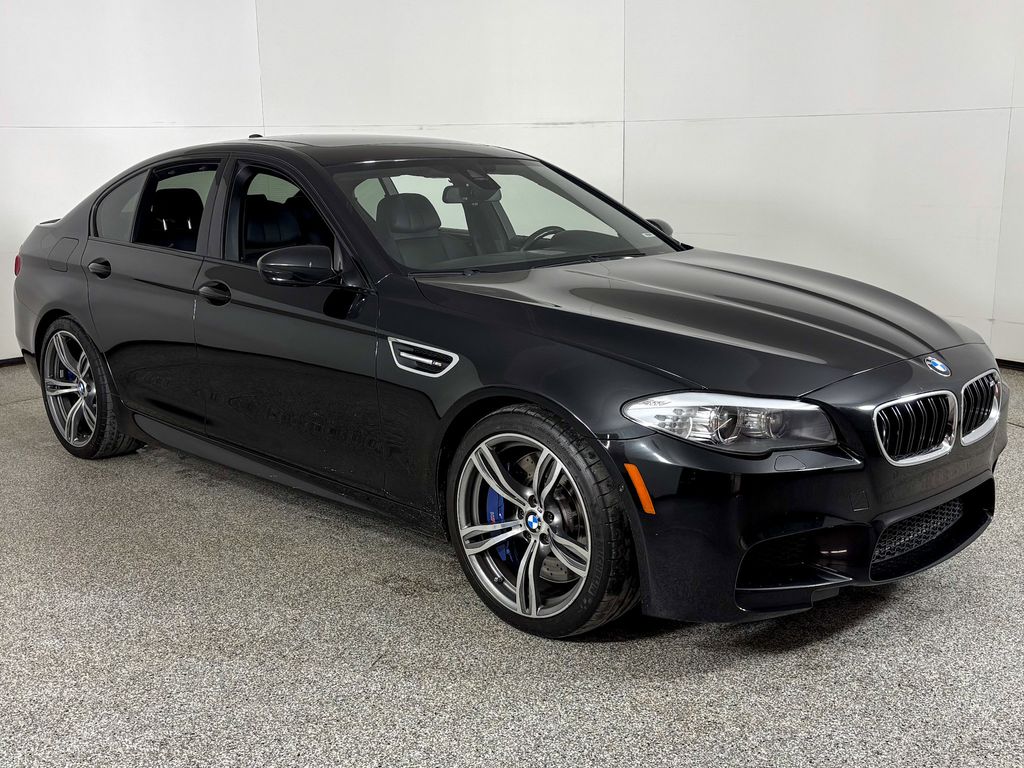 Thumbnail: 2013 BMW M5 - 4