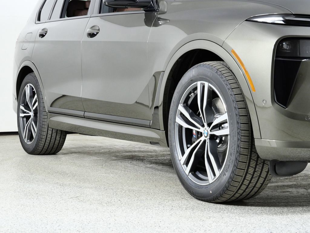 Thumbnail: 2026 BMW X7 - 8