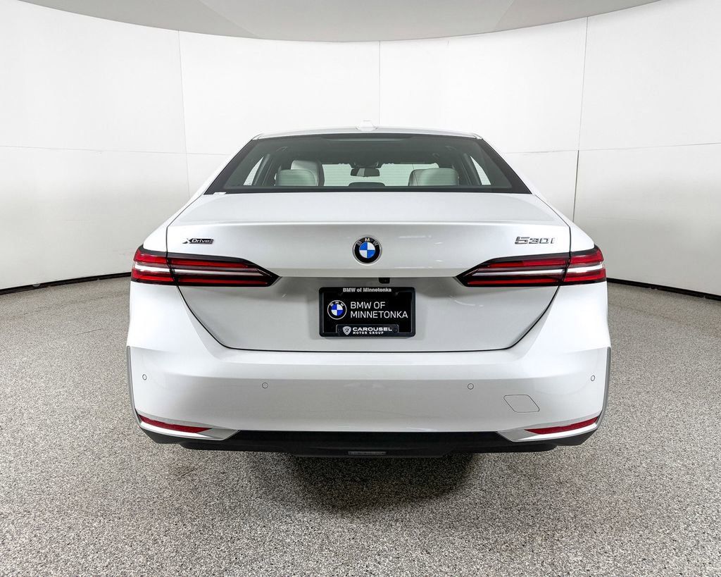 Thumbnail: 2025 BMW 5 Series - 14