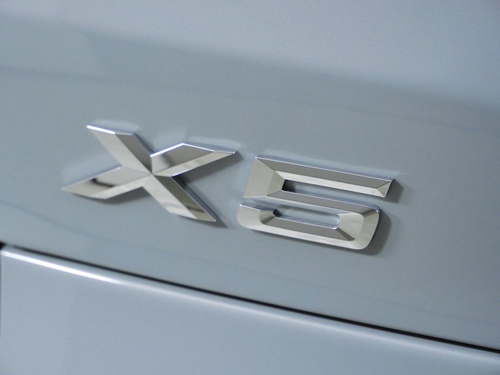 Thumbnail: 2026 BMW X5 - 13