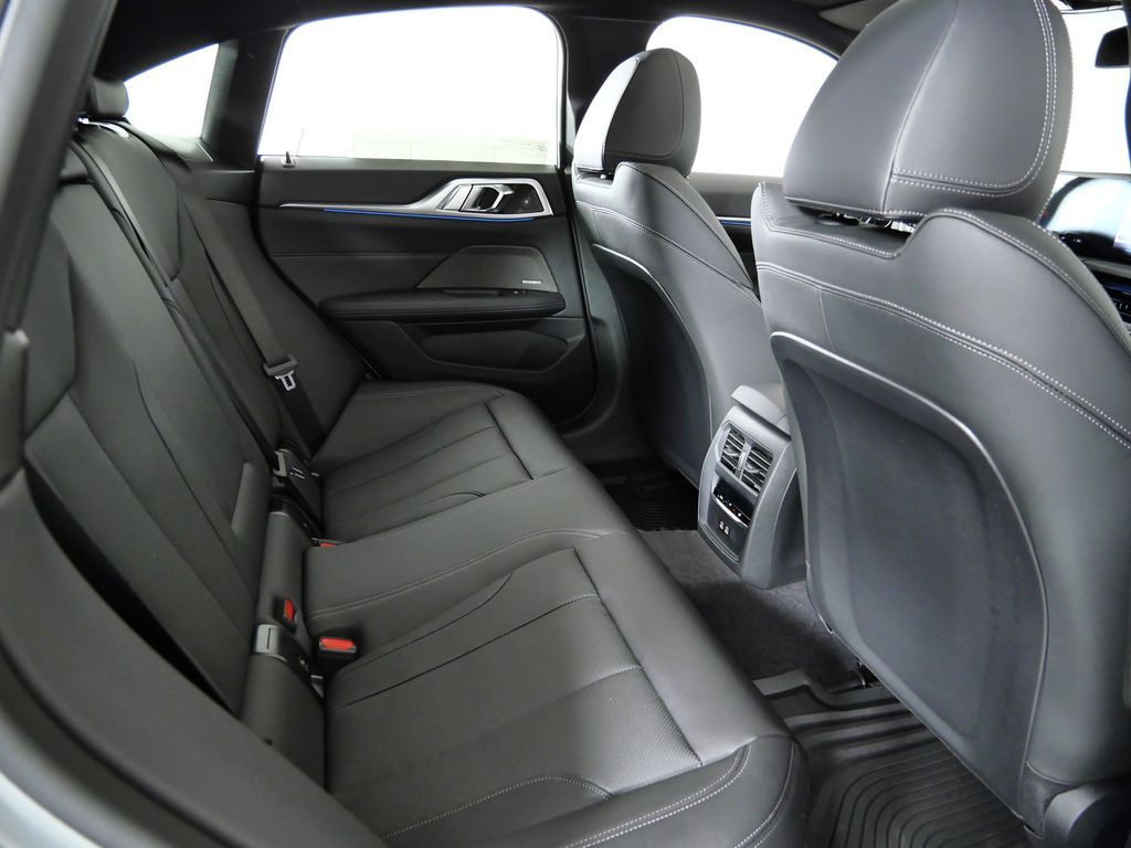 Thumbnail: 2026 BMW i4 - 25