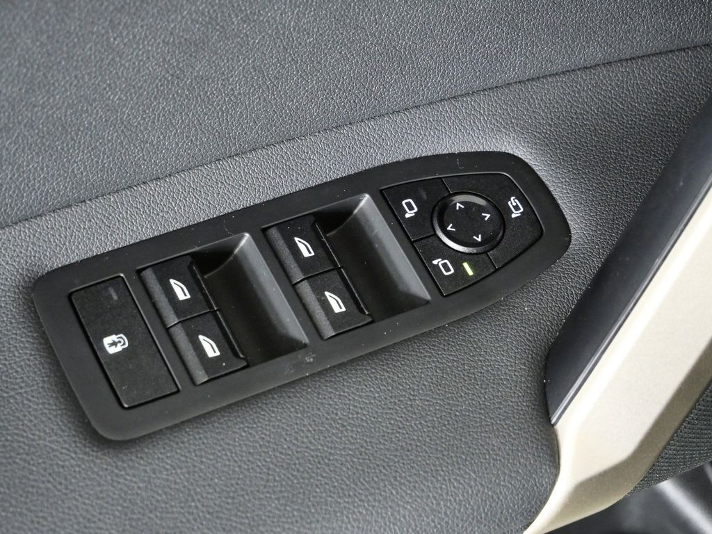 Thumbnail: 2024 BMW iX - 40