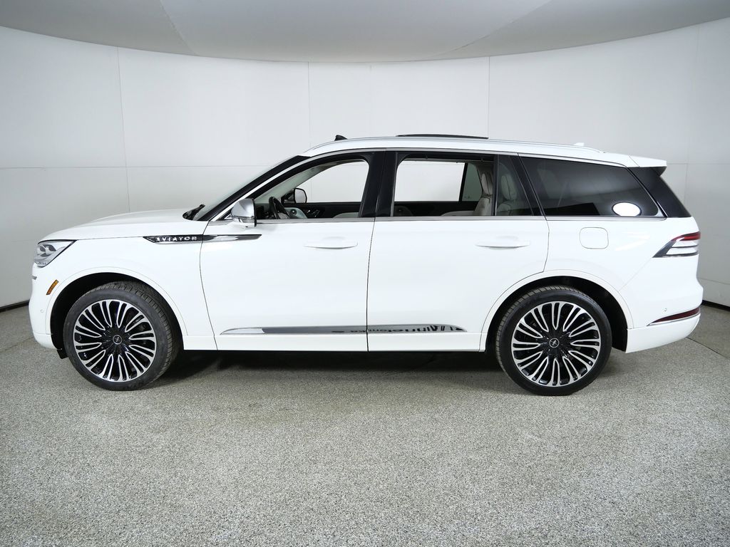 Thumbnail: 2020 Lincoln Aviator - 16