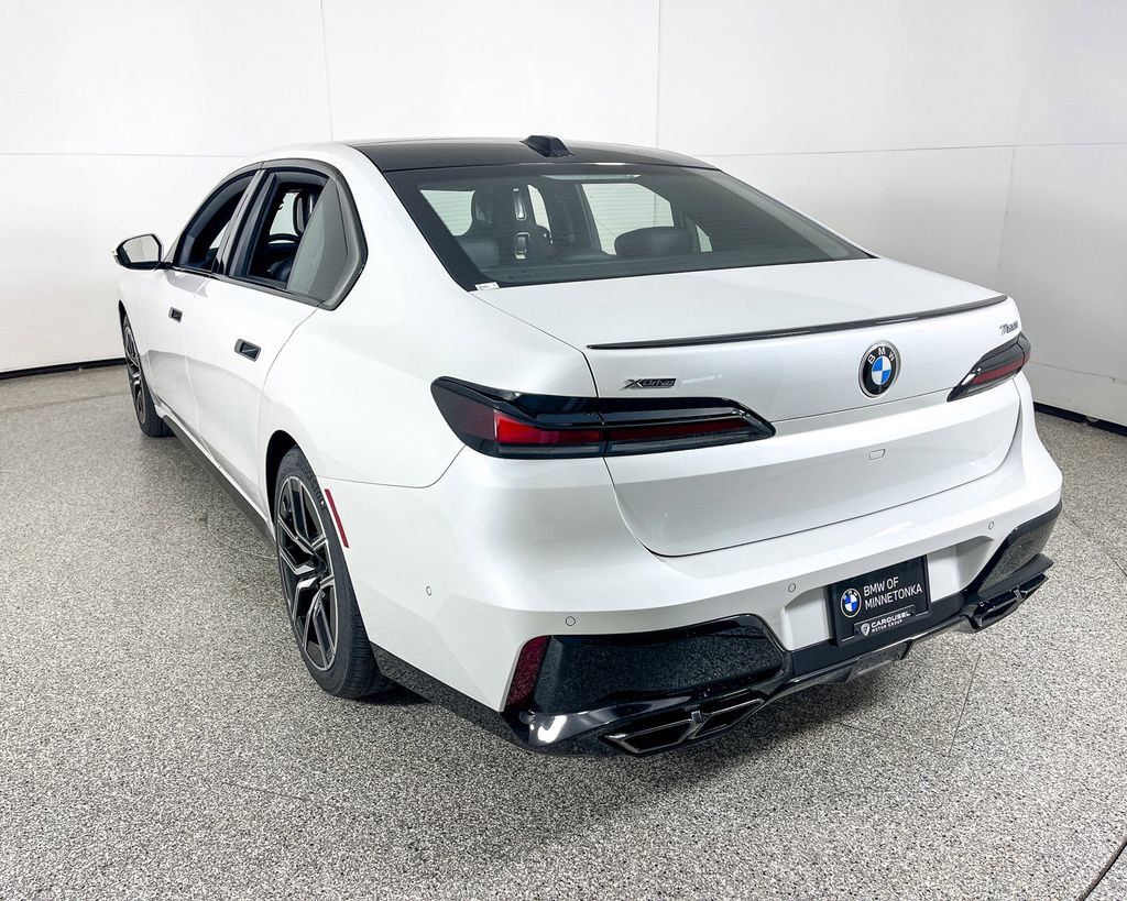Thumbnail: 2025 BMW 7 Series - 13