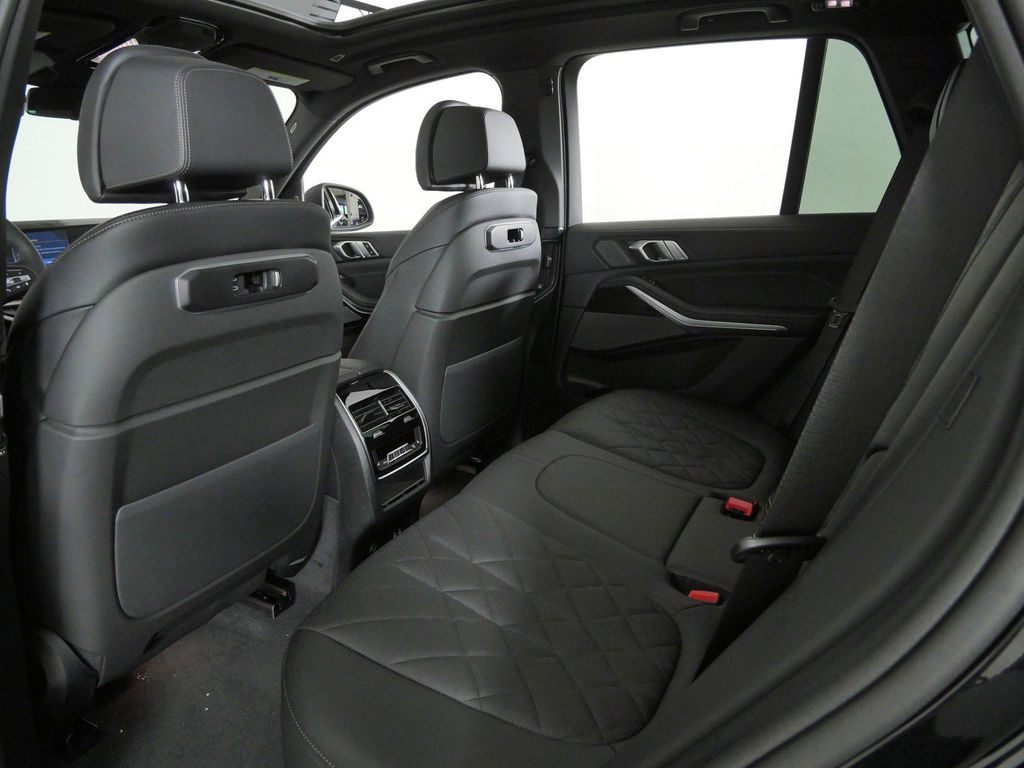 Thumbnail: 2026 BMW X5 - 32