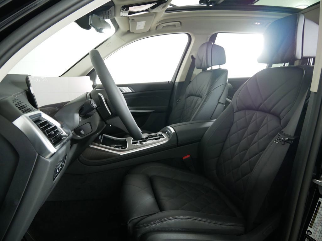 Thumbnail: 2026 BMW X7 - 35