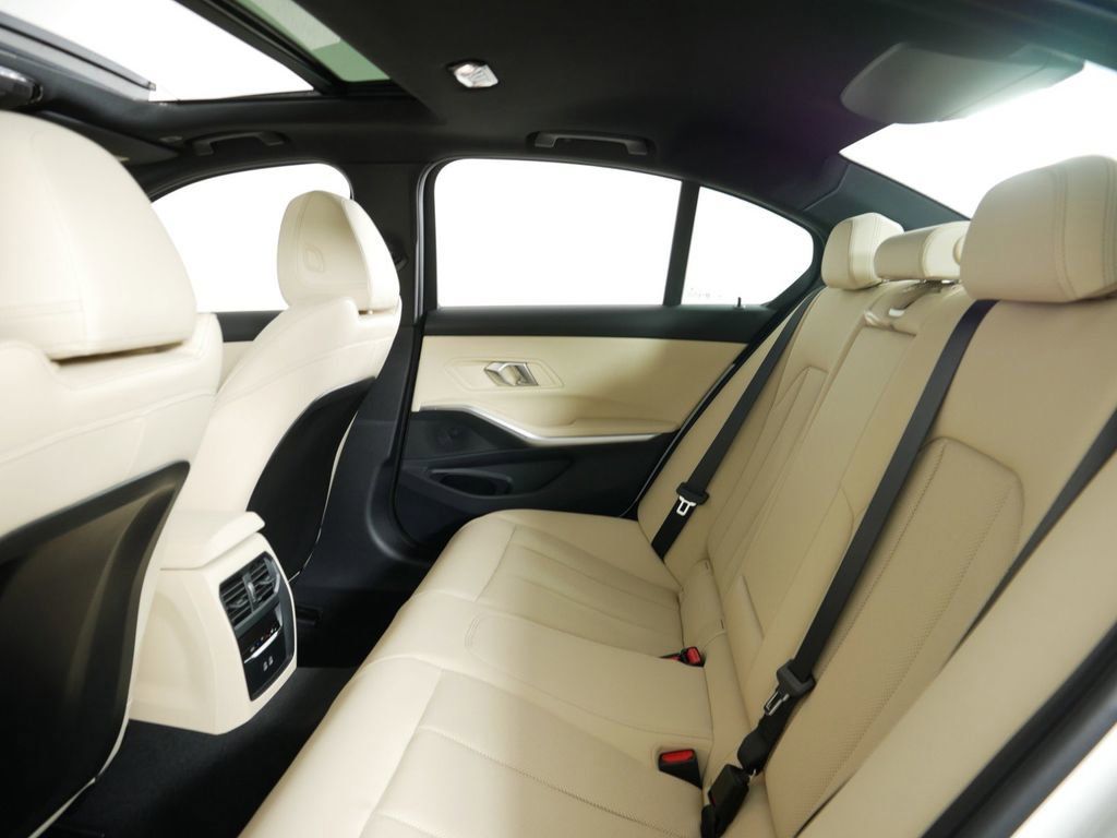 Thumbnail: 2025 BMW 3 Series - 28