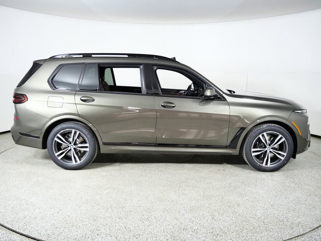 Thumbnail: 2026 BMW X7 - 10
