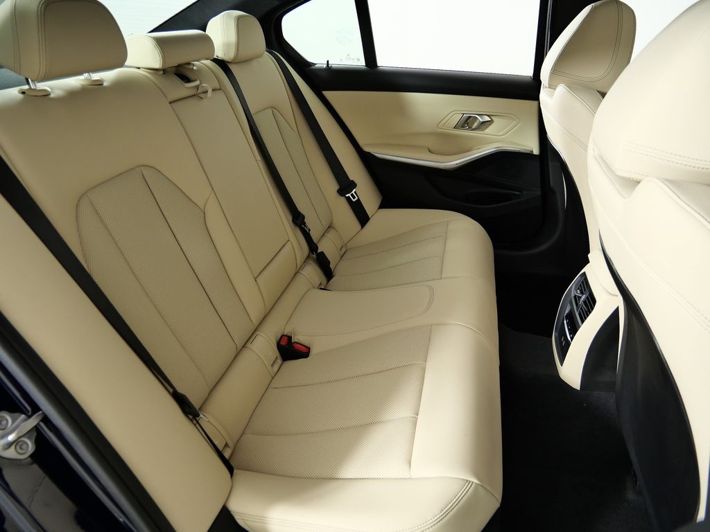 Thumbnail: 2026 BMW 3 Series - 26