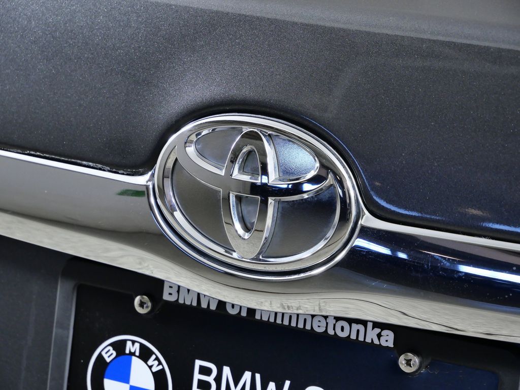 Thumbnail: 2011 Toyota Camry - 12