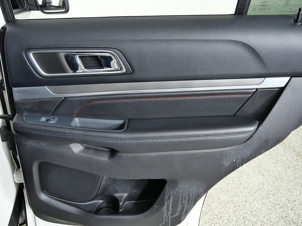 Thumbnail: 2016 Ford Explorer - 25