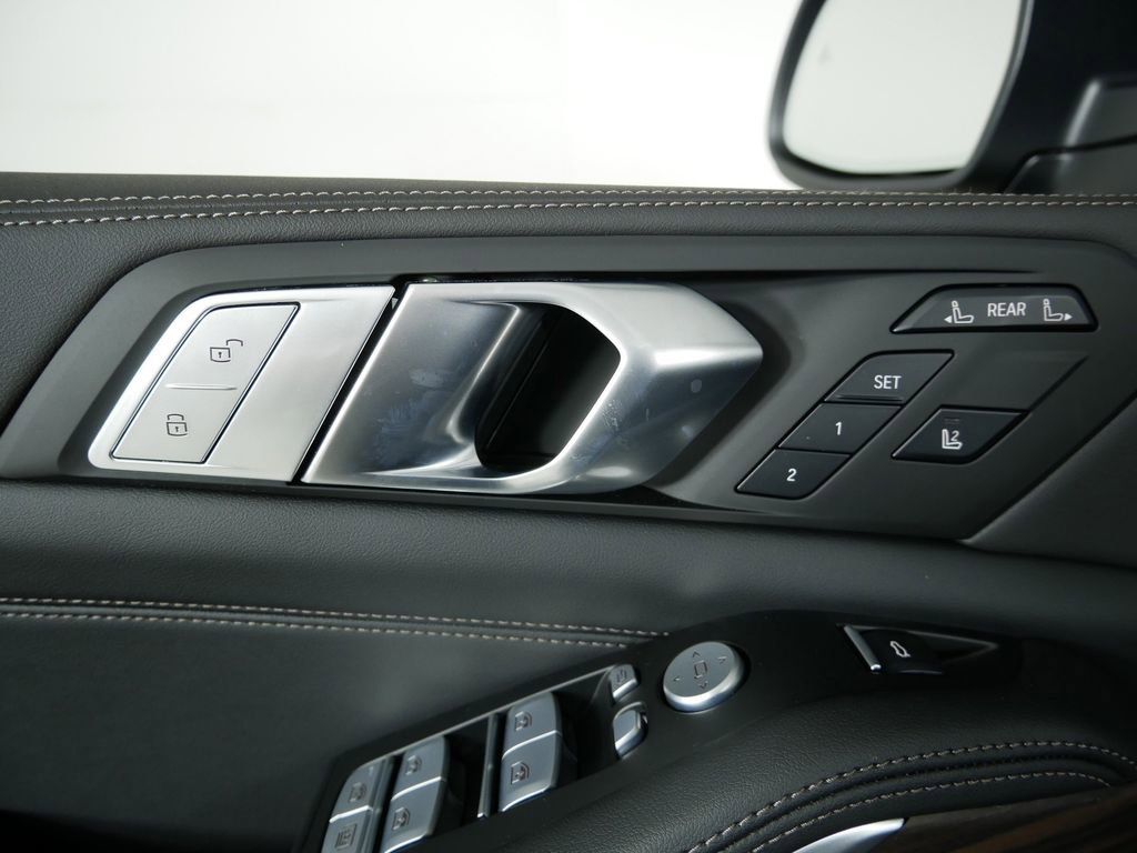 Thumbnail: 2026 BMW X7 - 37