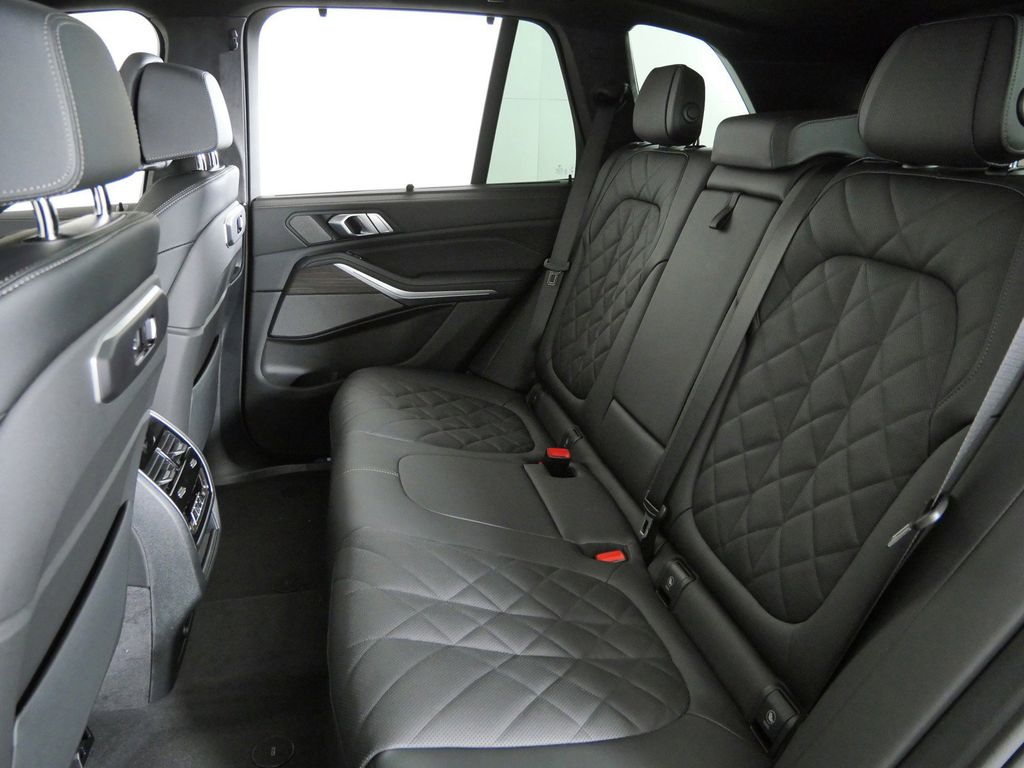 Thumbnail: 2026 BMW X5 - 33