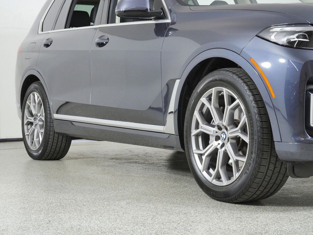 Thumbnail: 2022 BMW X7 - 8
