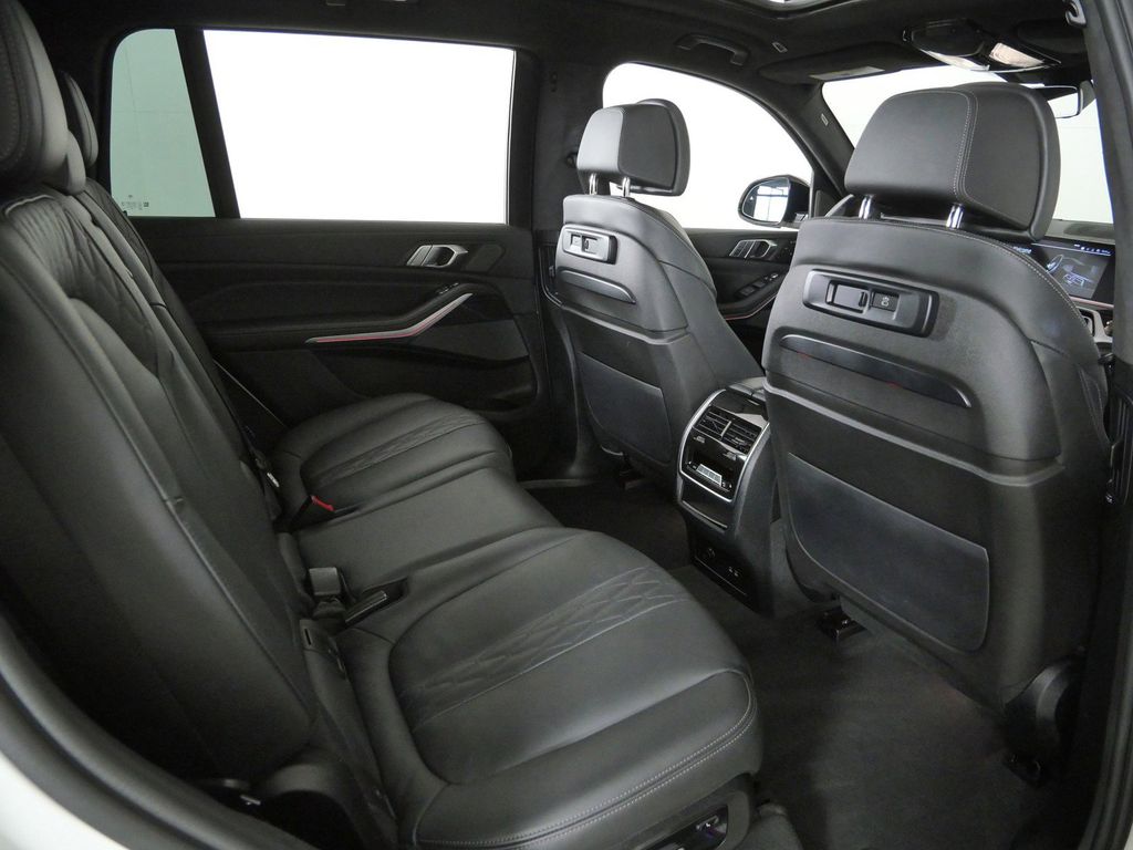 Thumbnail: 2022 BMW X7 - 25