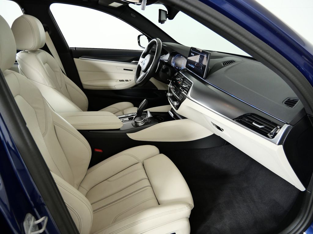 Thumbnail: 2023 BMW 5 Series - 24